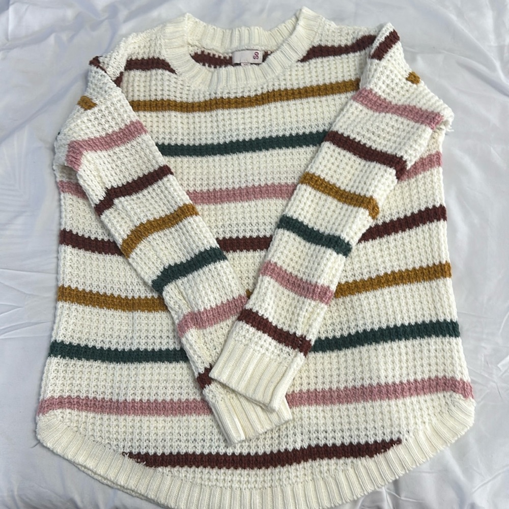 Beautiful soft SO sweater. Like new